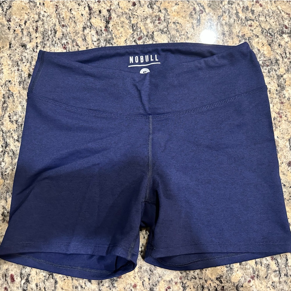Nobull Women’s mid-rise blue short 4"